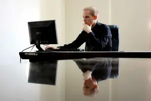 Productividad y Morosidad: Bajo Rendimiento Laboral en tus Clientes y el Impacto en tus Pagos