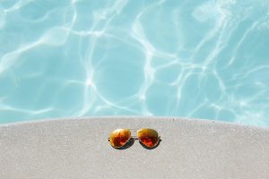 Vacaciones a Plazos: La Morosidad Estacional de Agosto y Cómo Evitar que te Afecte